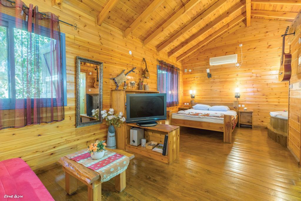 Musical Garden Cabins モシャヴ・ラマト エクステリア 写真